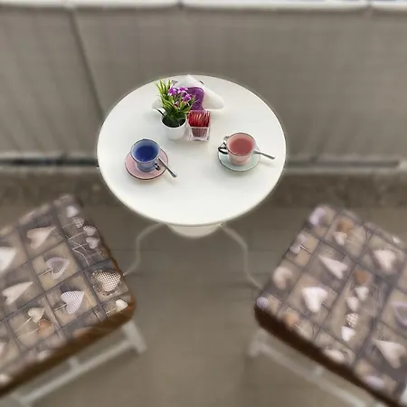 Oda ve Kahvaltı Enjoy Happyness