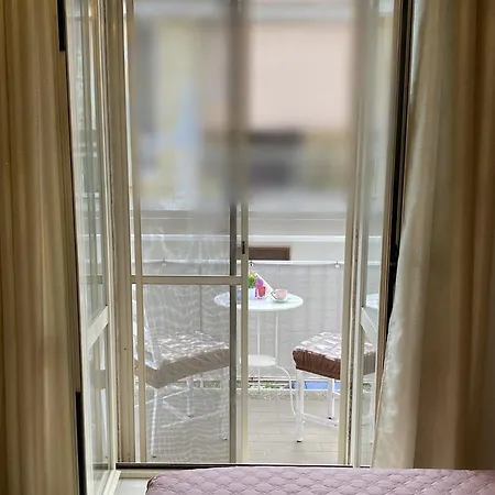 Enjoy Happyness Oda ve Kahvaltı 3*