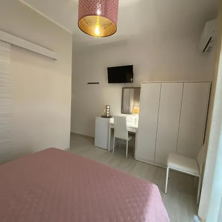 Alojamento de Acomodação e Pequeno-almoço Enjoy Happyness 3*