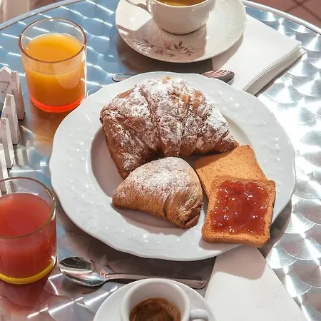 Alojamento de Acomodação e Pequeno-almoço Enjoy Happyness 3*